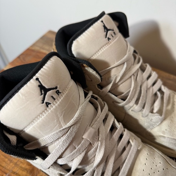 Men's Air Jordan 1 Mid Shoes, Size 10.5 - Picture 3 of 10